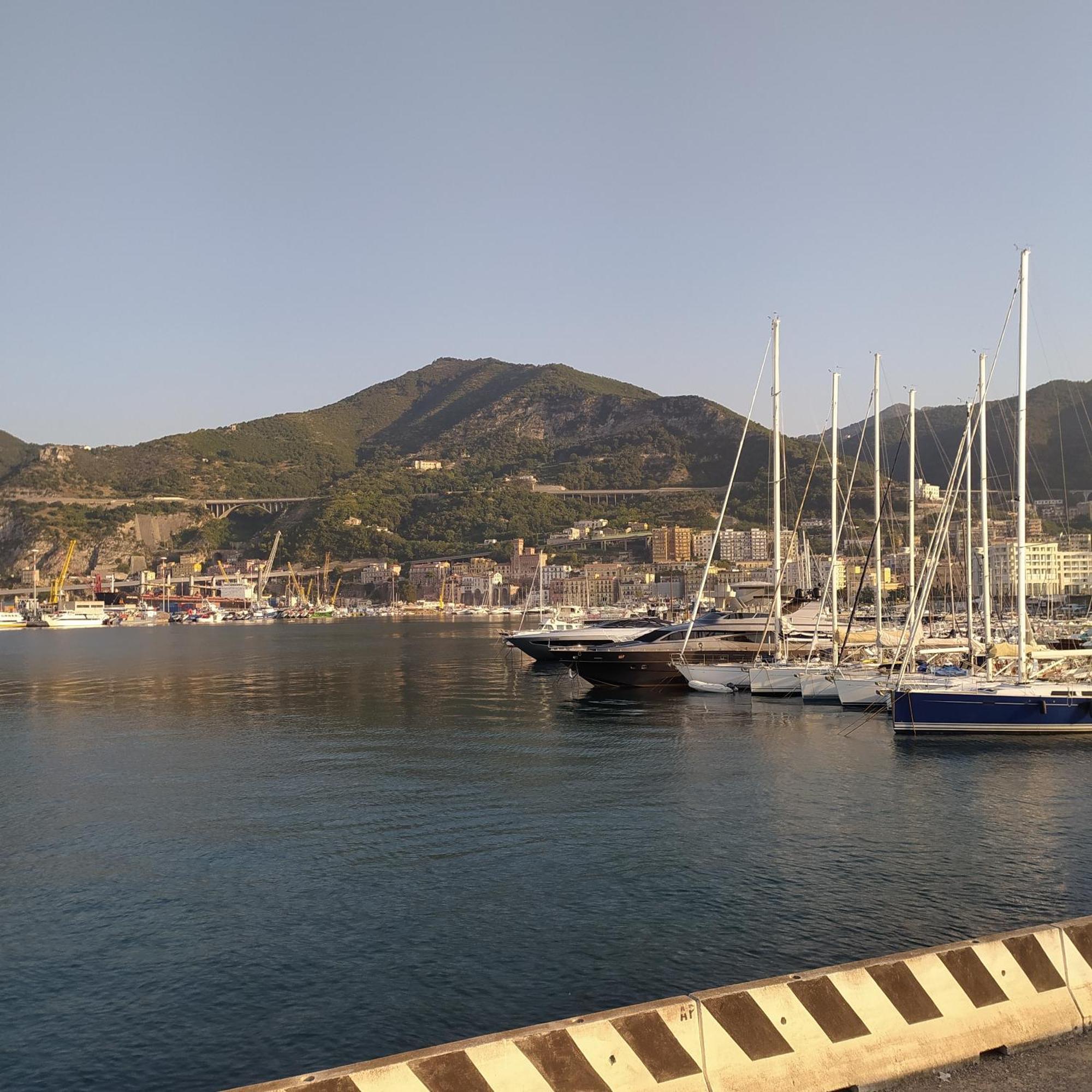 Viatorretta4 Bed & Breakfast Salerno Luaran gambar